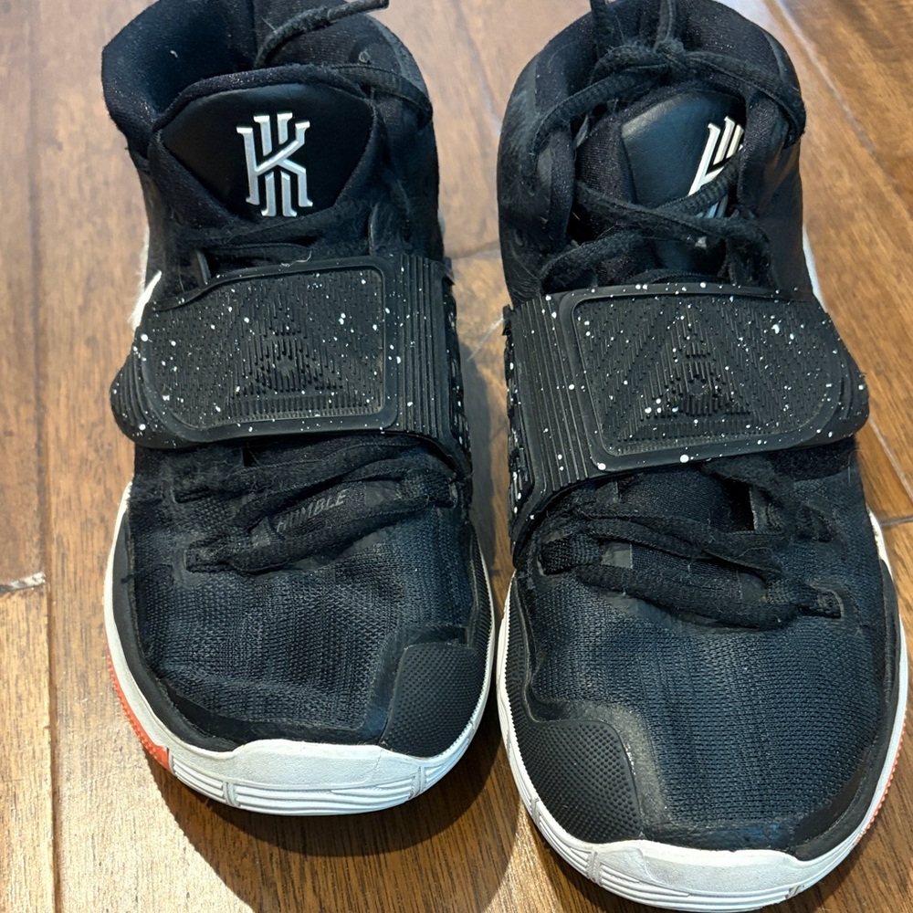 Nike Kyrie basketball sneakers size 5youth